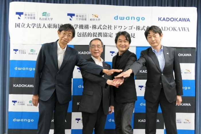 左から 武田一哉(機構長補佐)、松尾清一 (機構長)、夏野剛、高橋宏治(機構理事)