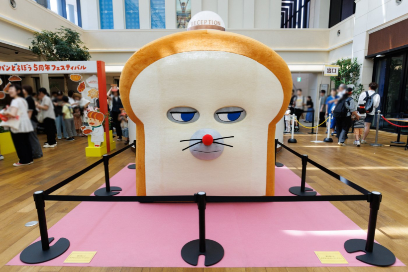 巨大なパンどろぼうのバルーン
