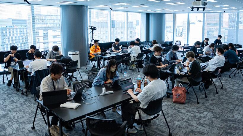 「アイデアソン・ハッカソン」の参加者たち