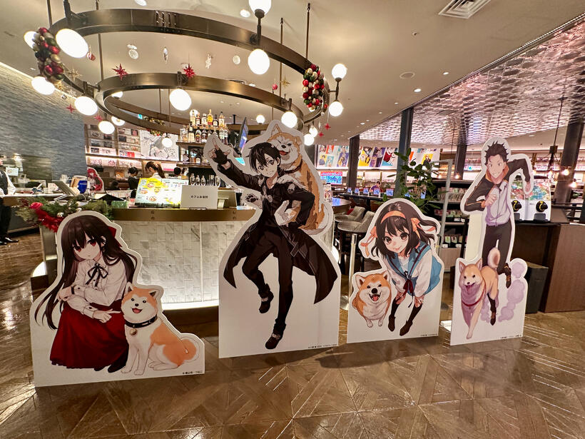 キャラクターとハチ公のスタンディ