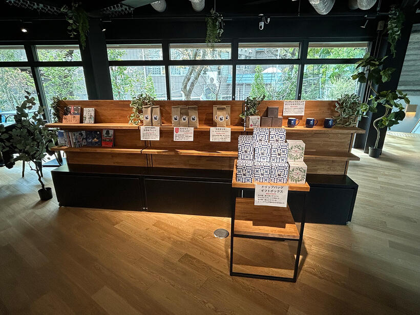 「世界樹カフェ＆ギャラリー」内観